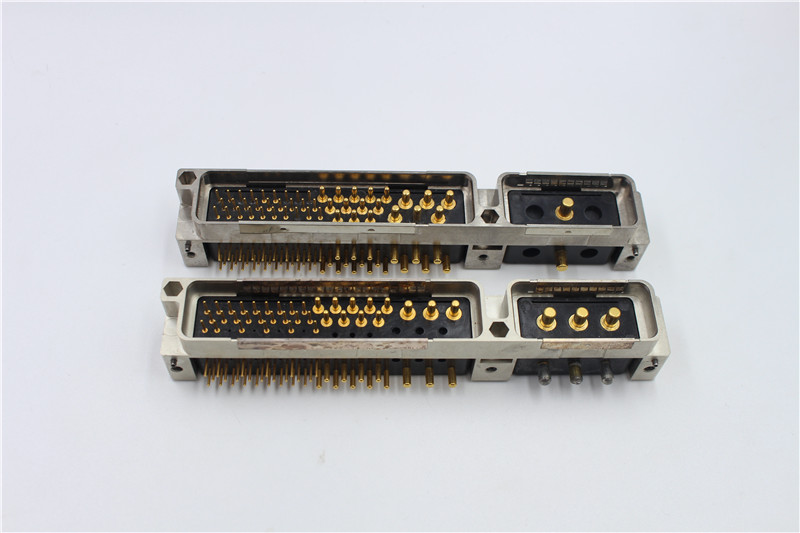 Energy container power signal hybrid connector