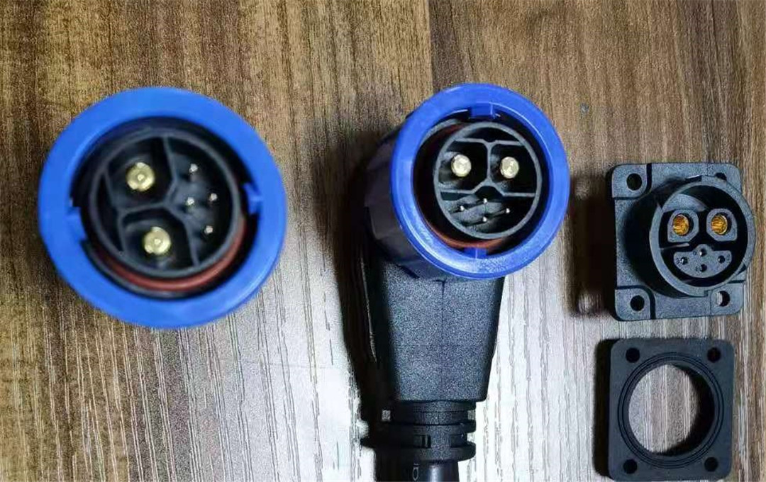 2+4 baterry 50A connector mating 10000 cycle