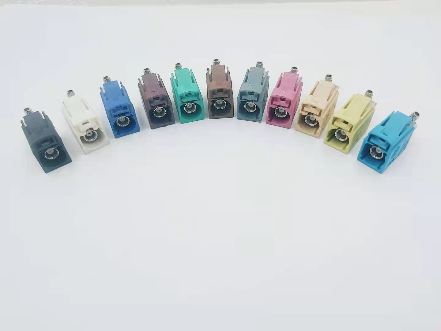 Automotive fakra connector sink horizontal vertical connector system