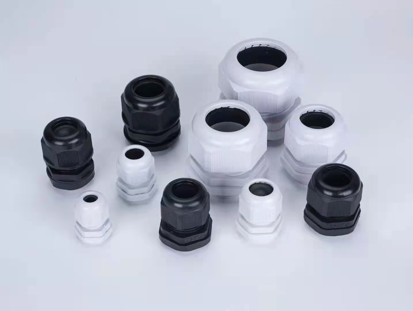 Waterproof gland mounted cable sealing IP68 metal plastic material