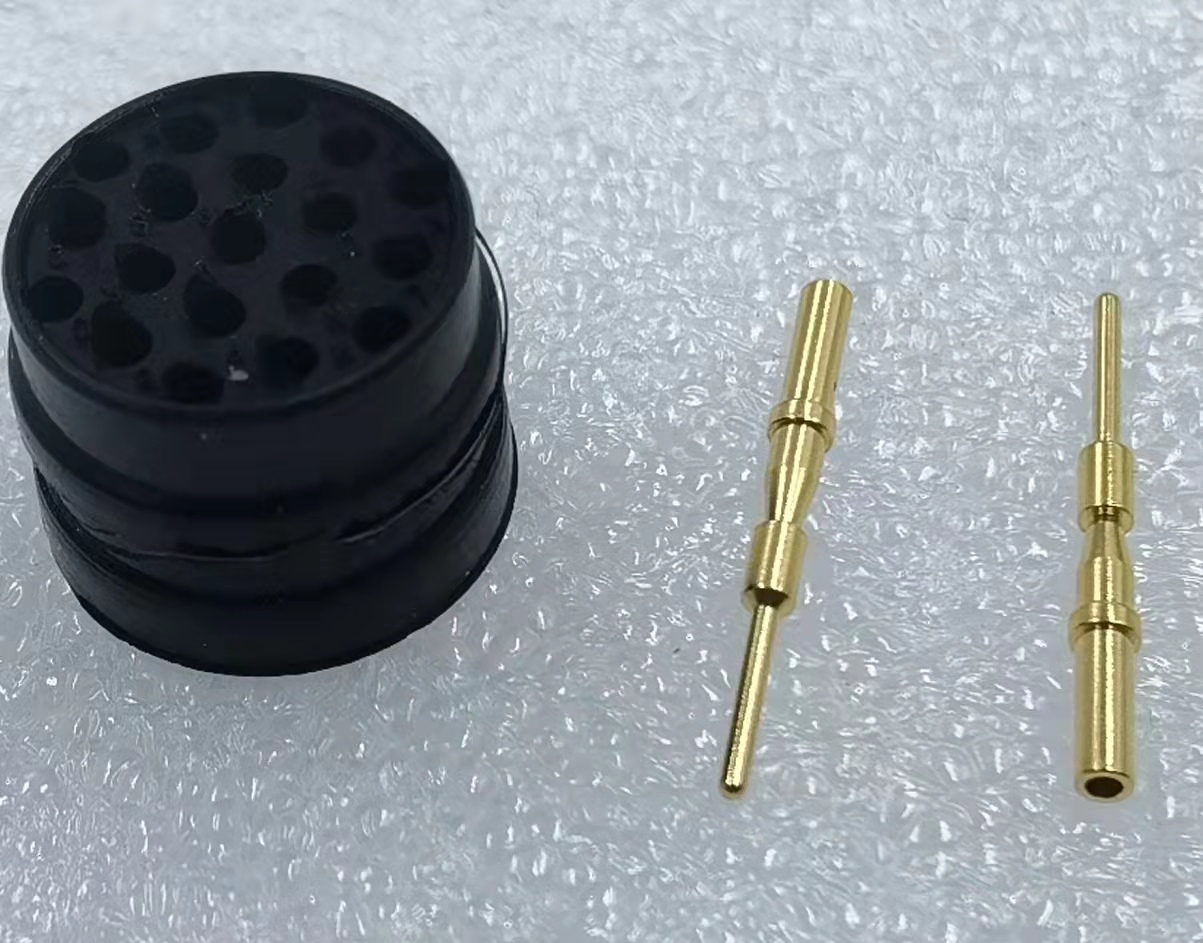 Industrial connector and fieldbus communication component