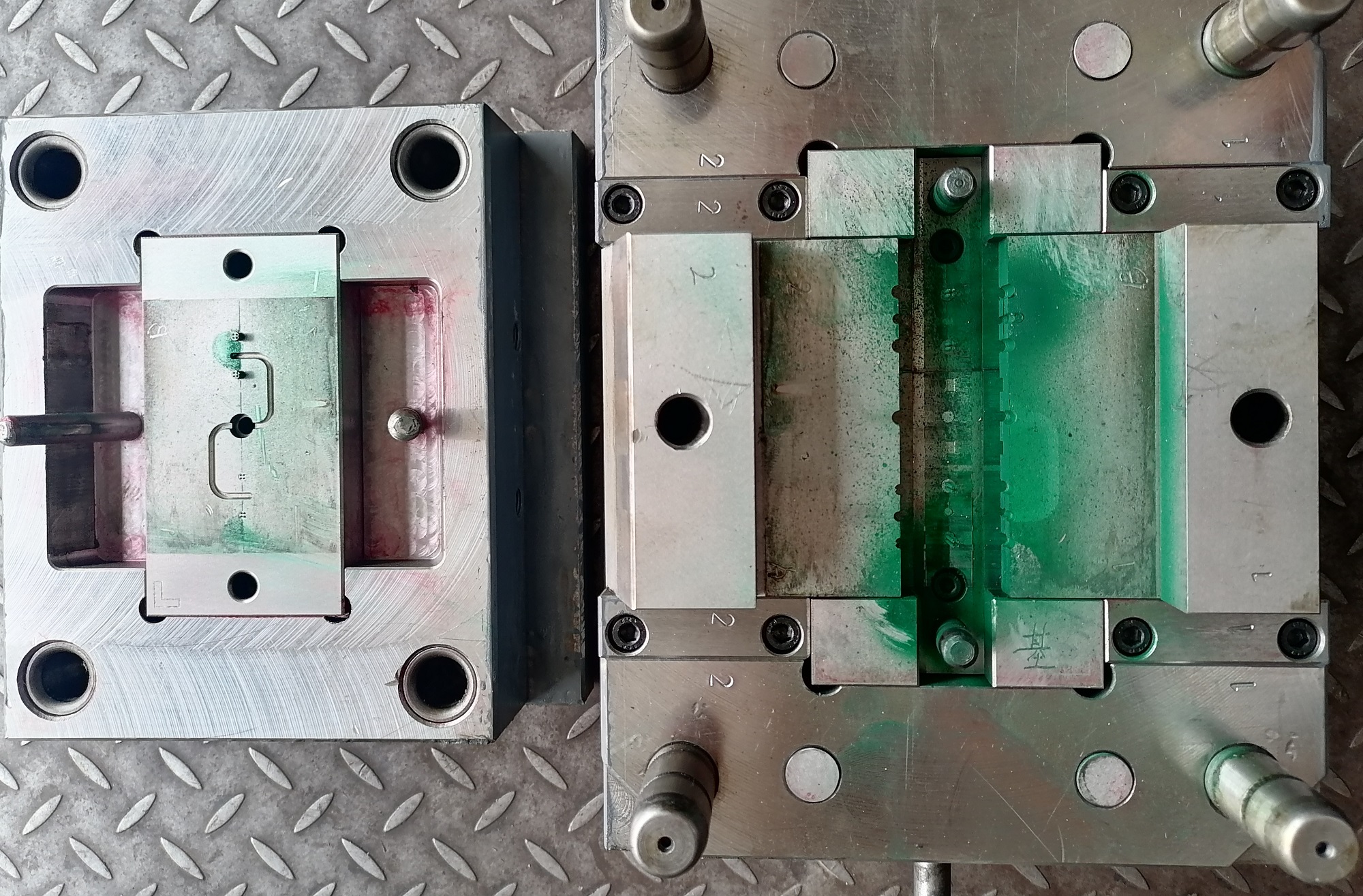 M5 IEC61076 connector plastic mold male and female housing
