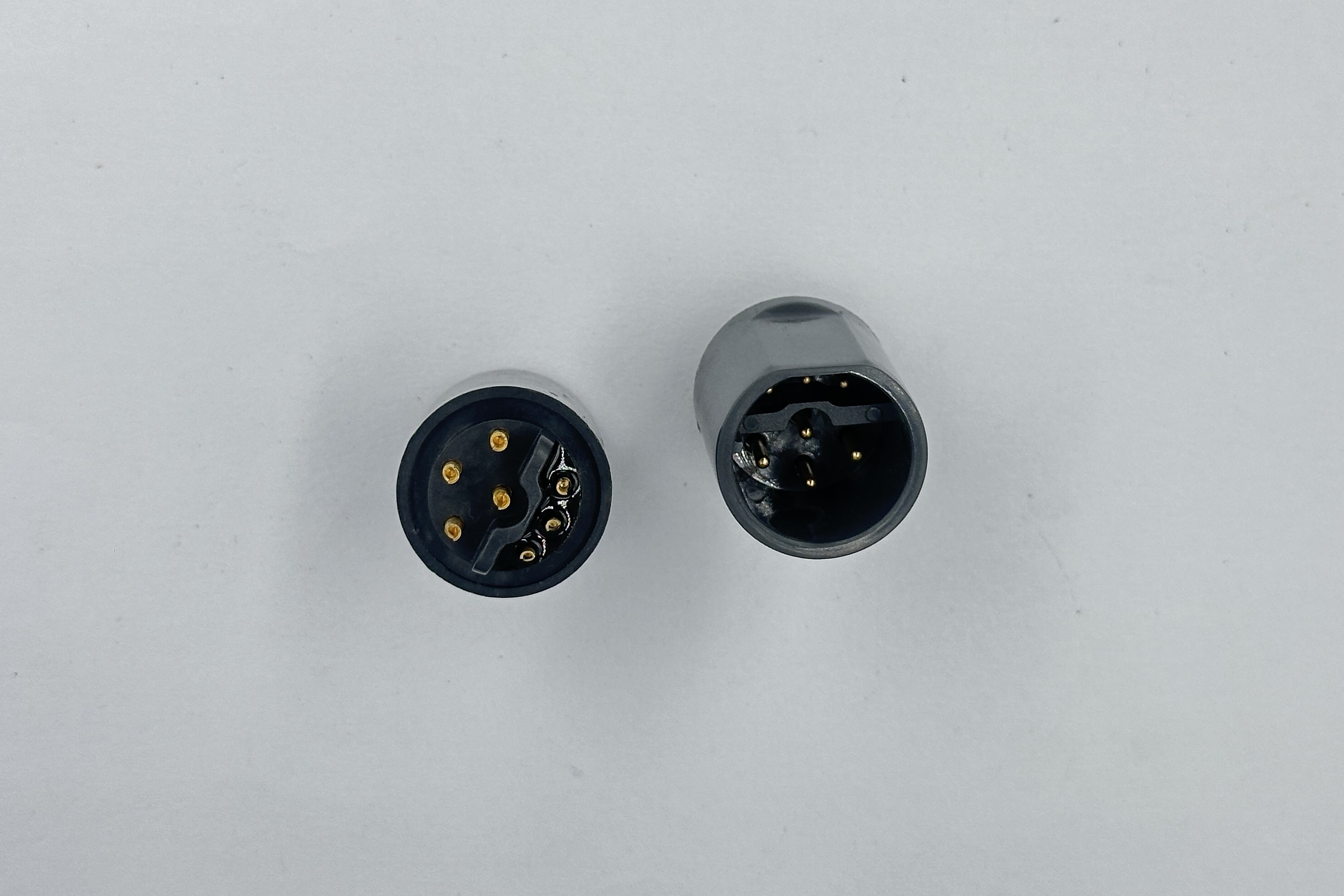 Improved Connection Stability with Gold-Plated Brass Contacts